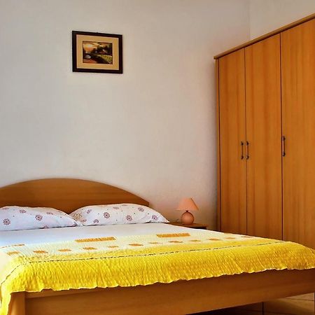 Apartments Iko Omis Exterior photo