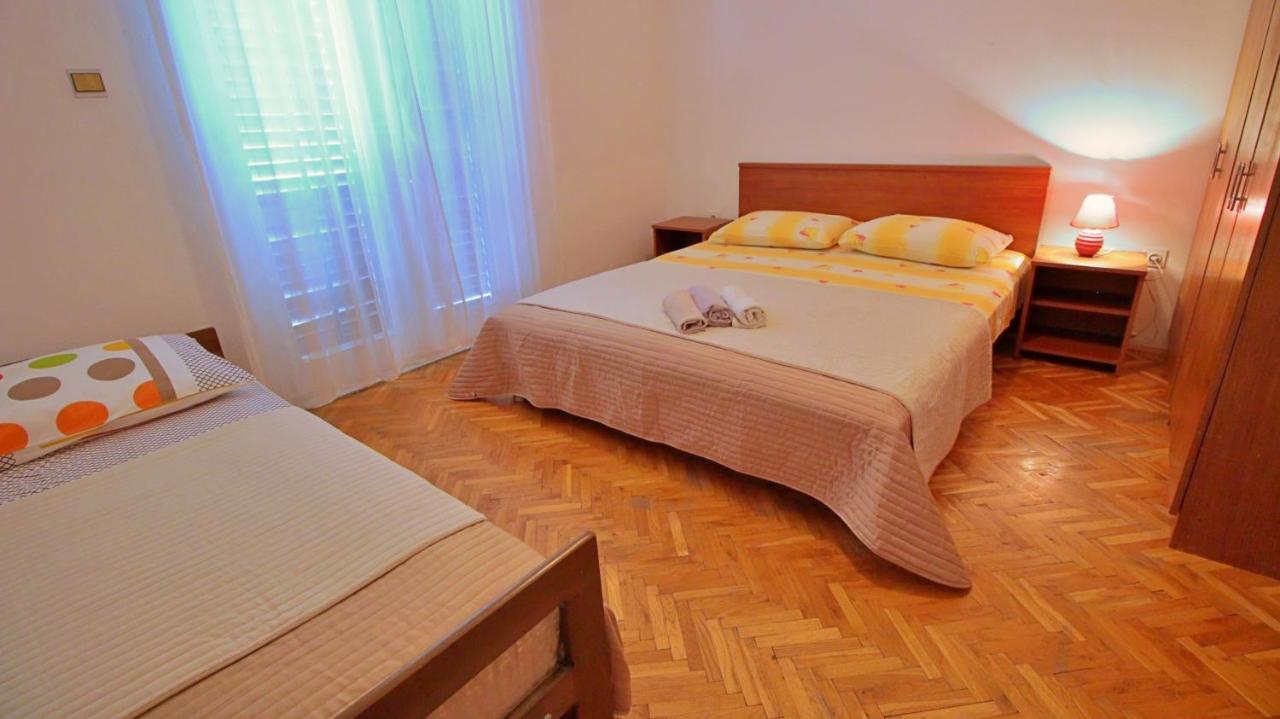 Apartments Iko Omis Exterior photo