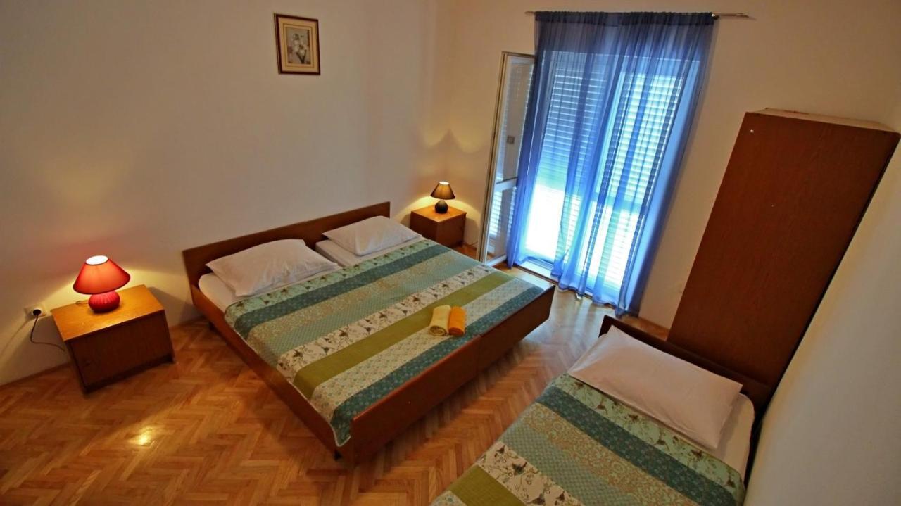 Apartments Iko Omis Exterior photo