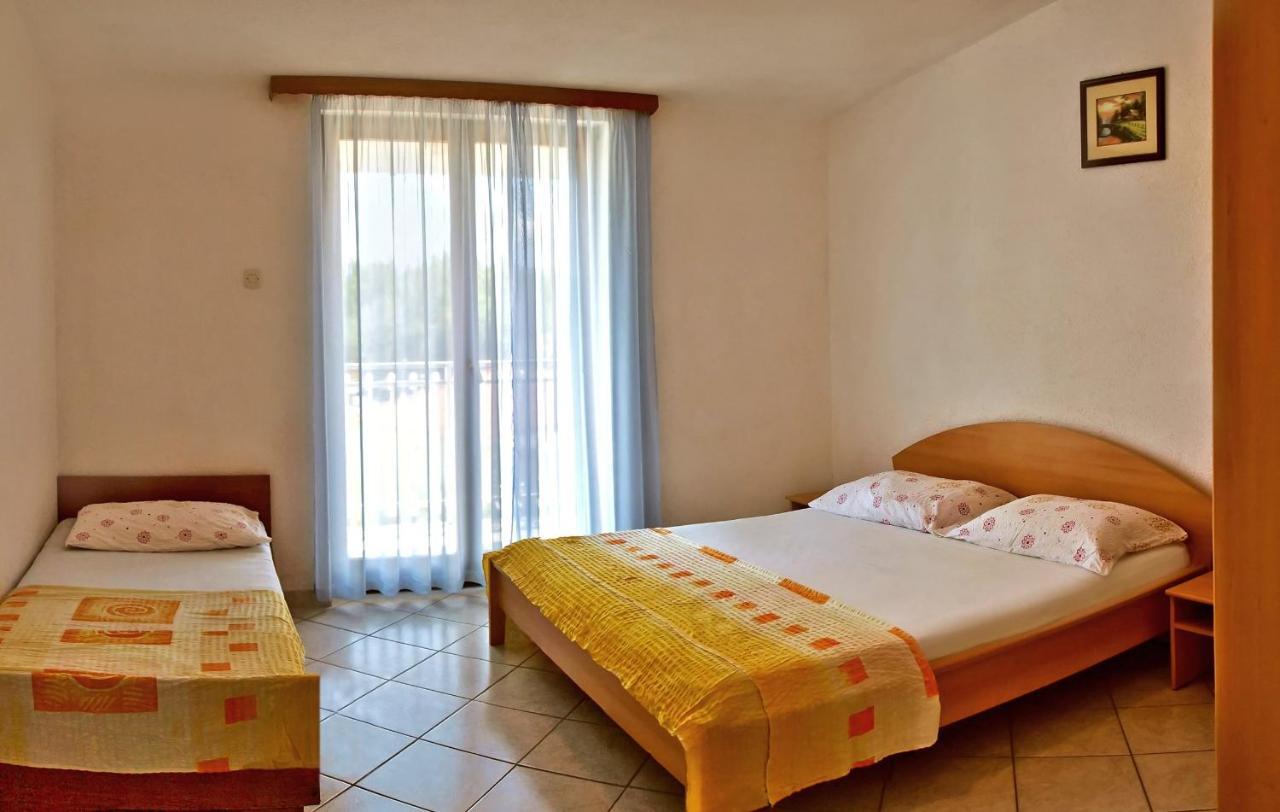 Apartments Iko Omis Exterior photo